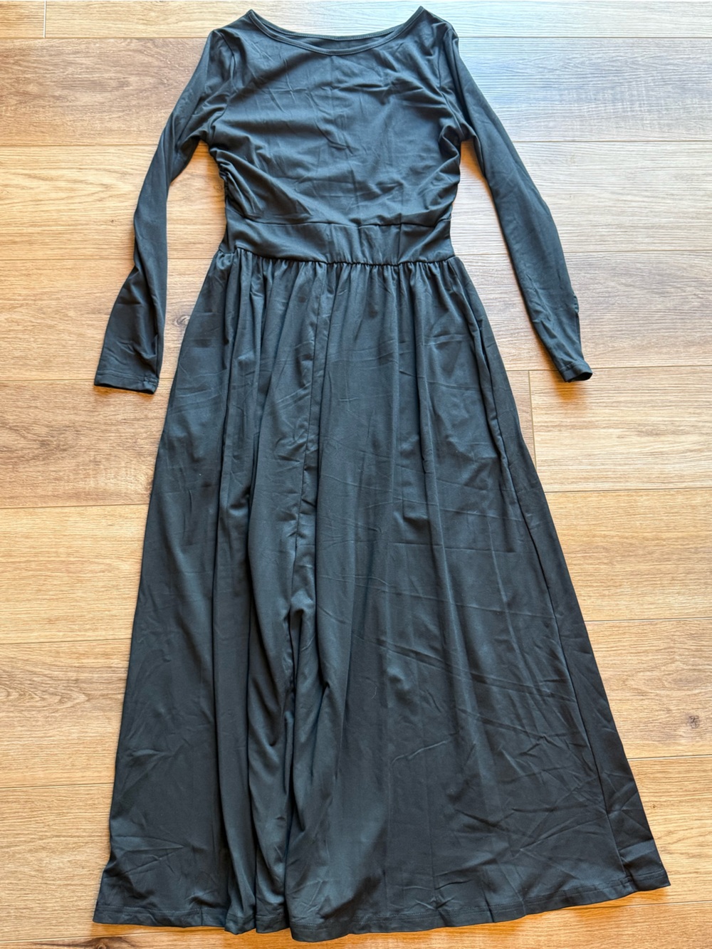 Elegant Black Long-Sleeve Maxi Dress